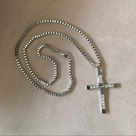 Cross rhinestone necklace pendant and box chain - Picture 4 of 4