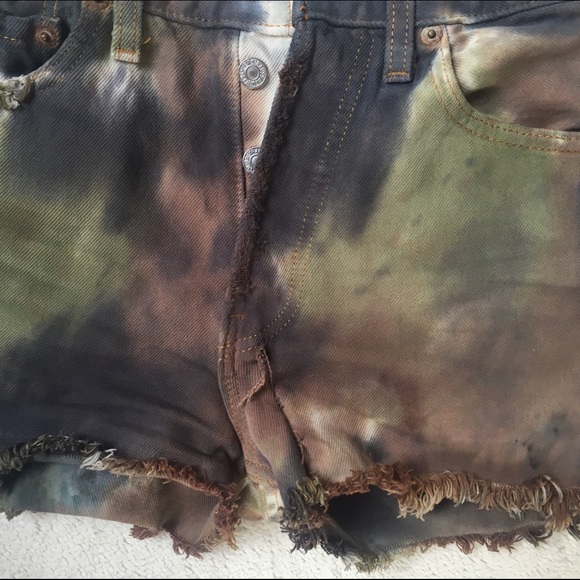 *CLOSET CLOSING TONIG* Levi's tie dye denim shorts - Picture 2 of 4