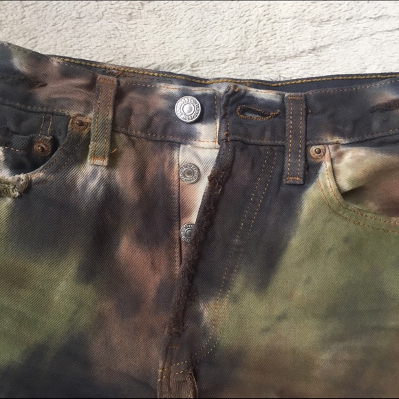 *CLOSET CLOSING TONIG* Levi's tie dye denim shorts - Picture 3 of 4