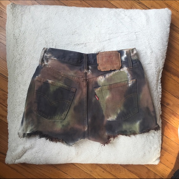 *CLOSET CLOSING TONIG* Levi's tie dye denim shorts - Picture 4 of 4