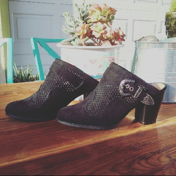 //The Willow// Black Buckled Boho Mules - Picture 3 of 4