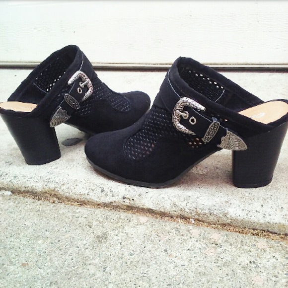 //The Willow// Black Buckled Boho Mules - Picture 4 of 4
