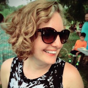 Meet your Posher, Alexis