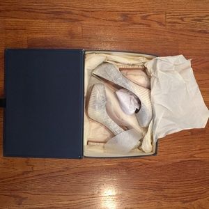 Pour La Victoire Off White Lizard Embossed Pumps