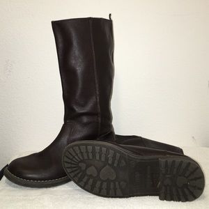 Brown gap boots