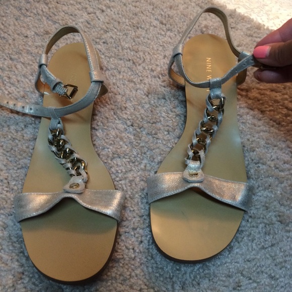 Nine West size 6 gold sandals