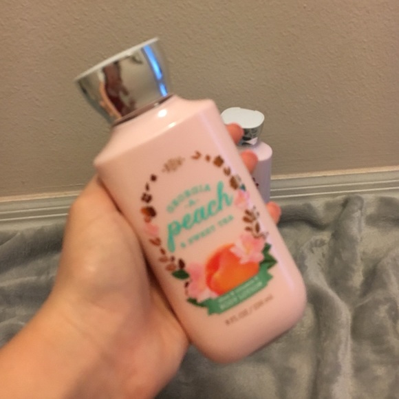 Bath and Body Works body lotion trio!💚 - Picture 4 of 4