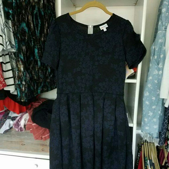 Lularoe medium amelia