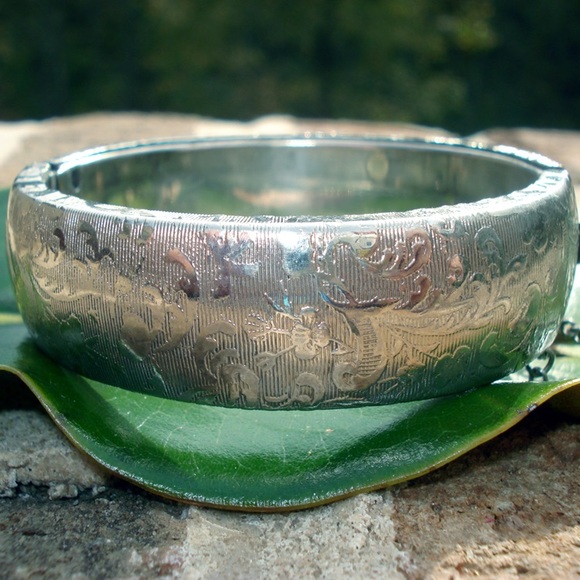 Vintage 1970's Sarah Coventry Sliver bracelet