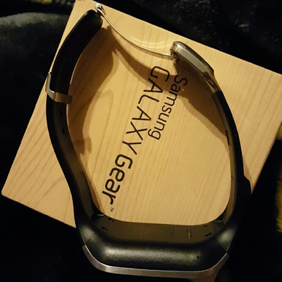 SOLD Smartwatch - Picture 4 of 4