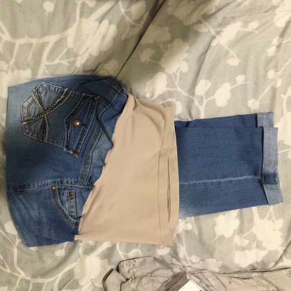 Maternity crop jeans