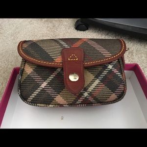 Dooney and Bourke clutch Dooney and Bourke clutch