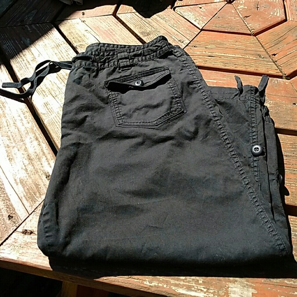 Ladies Black Capris
