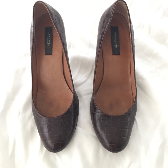 Ann Taylor Brown Leather Pump