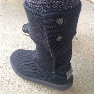 Black sweater uggs