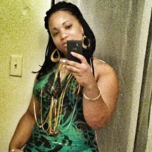 Meet your Posher, Dee dee