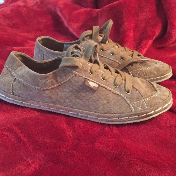Brown canvas Rockedog sneakers size 7.5