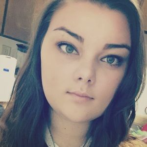 Meet your Posher, Cassandra