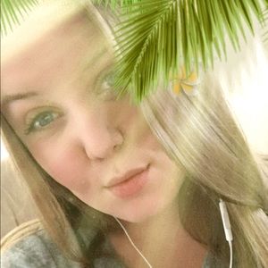 Meet your Posher, Caitlin