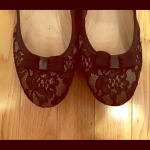 Black lace Ferragamo ballet flats