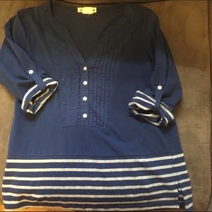 Anthropologie - Navy blue and grey t