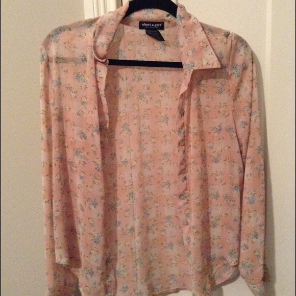 Flowery blouse, worn once, no distress