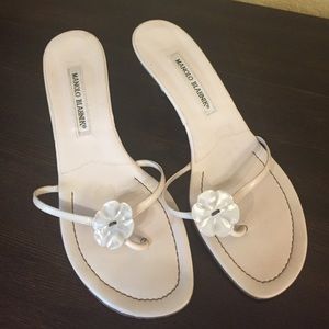 Manolo Blahnik Beige Leather Nacre Sandals