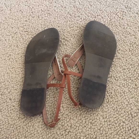*BARLEY USED* Sandals - Picture 2 of 3