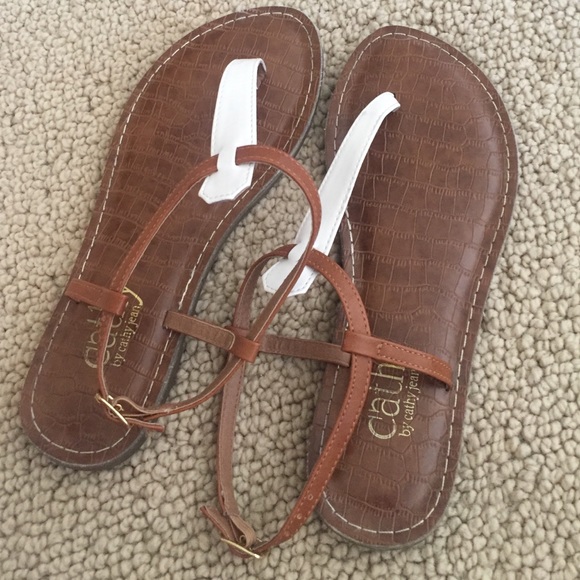 *BARLEY USED* Sandals - Picture 3 of 3