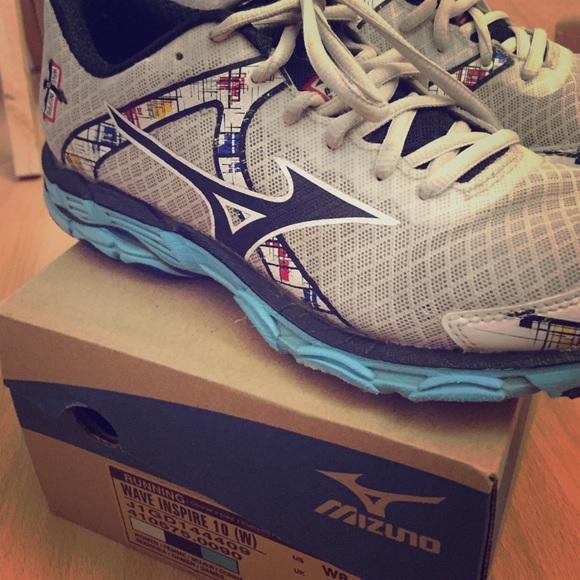 Mizuno running shoes "wave inspire"