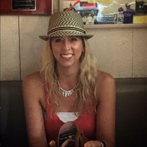 Meet your Posher, Pamela