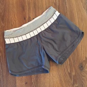 Lululemon Groovy Run Shorts, size 6