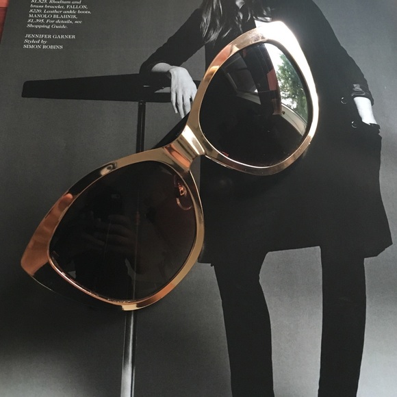 MATTE GOLD CAT EYE SHADES x