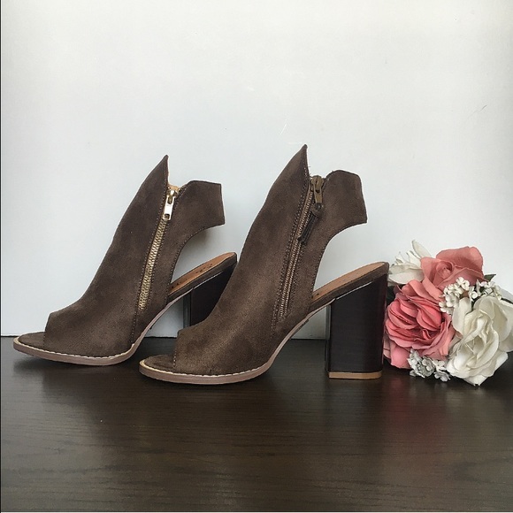 •SALE• Desired taupe booties💋 - Picture 2 of 4