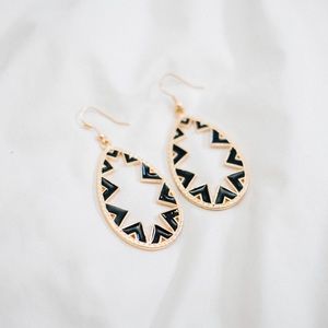 FREE W/PURCHASE: Gold/Black Teardrop Deco Earring