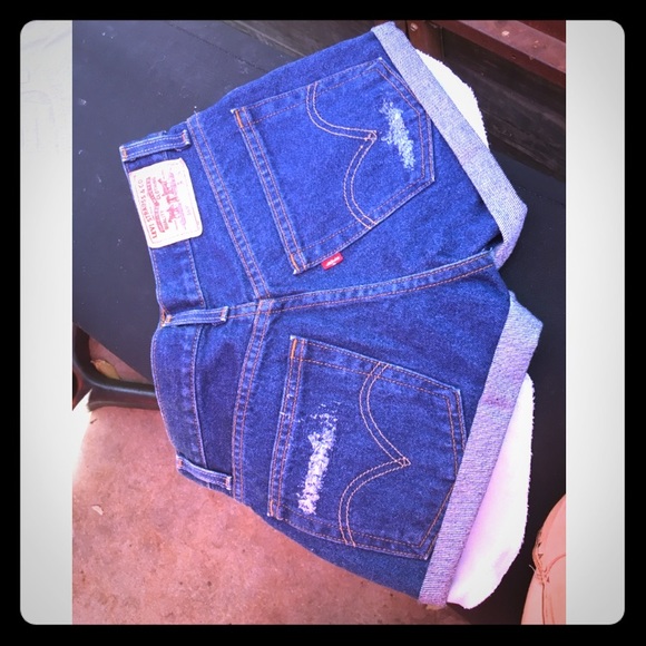 Levis distressed denim shorts x small