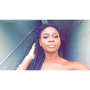 Meet your Posher, Monique