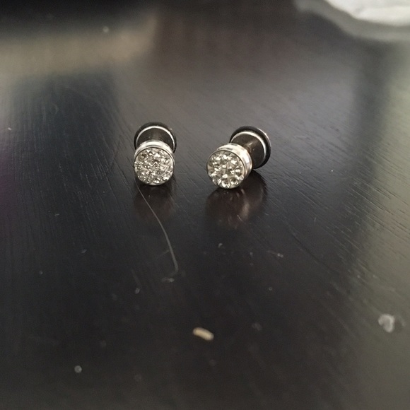 Fake Plugs