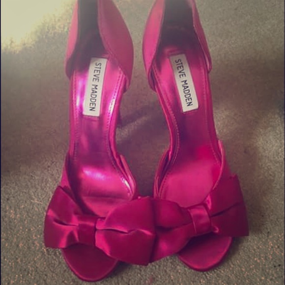 Steve Madden fuchsia heels