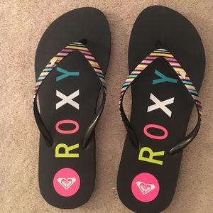 Never worn Roxy flip flops