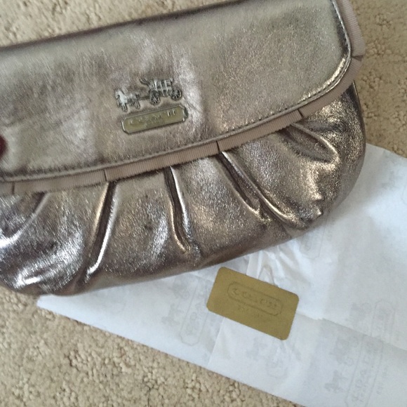 ❗️Coach Large Clutch NWT