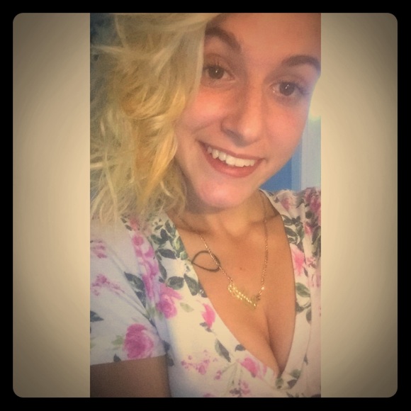 Meet your Posher, Ashley - Picture 1 of 1