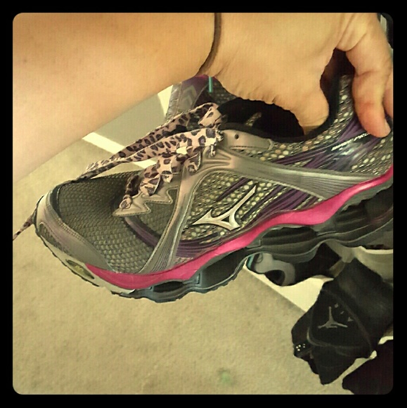 Mizuno Women?s Wave Prophecy Running Shoe Dark Pal