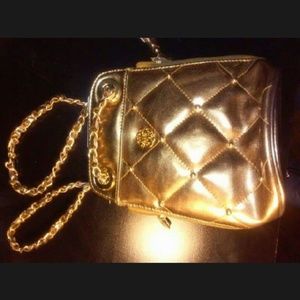 Clearance bold gold purse in excellent condition