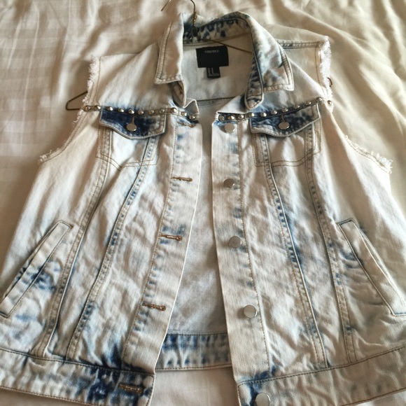 Jean jacket! Size M.