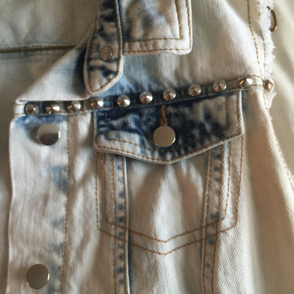 Jean jacket! Size M. - Picture 2 of 2
