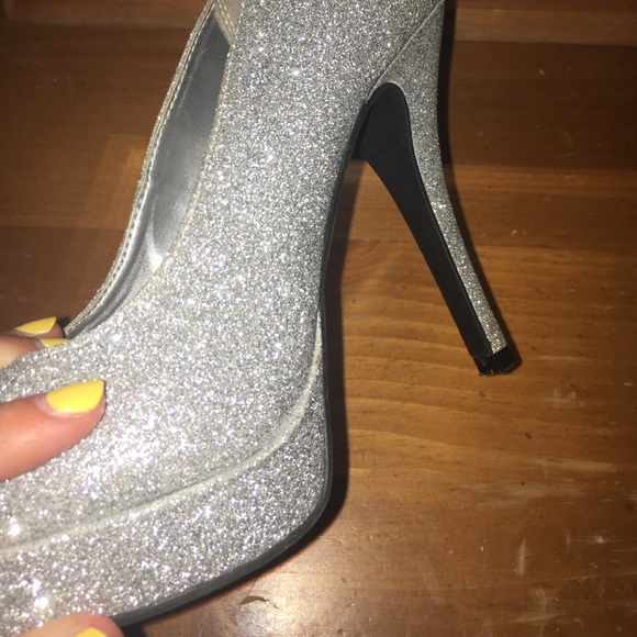 Shoes - Picture 2 of 4