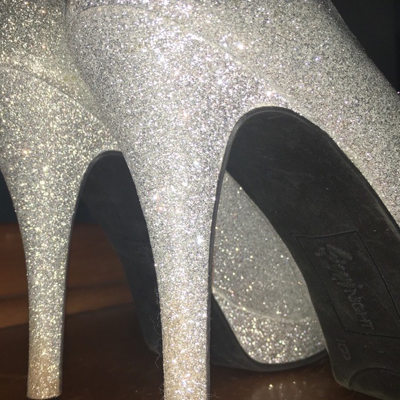 Shoes - Picture 4 of 4