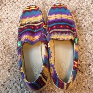 Sanuk with design size 10