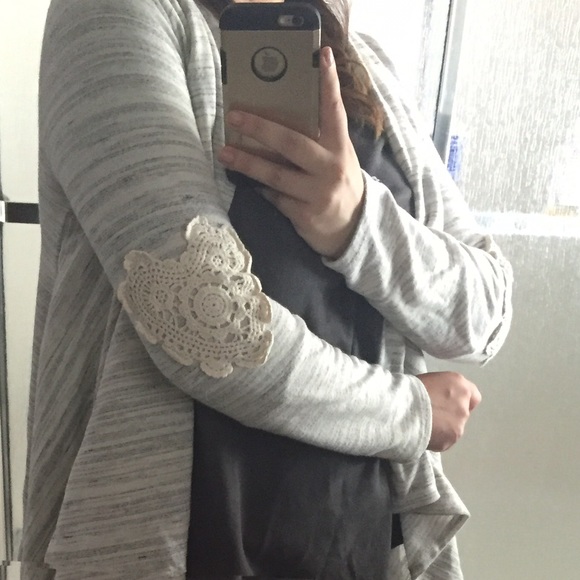 Nice cardigan - Picture 2 of 2